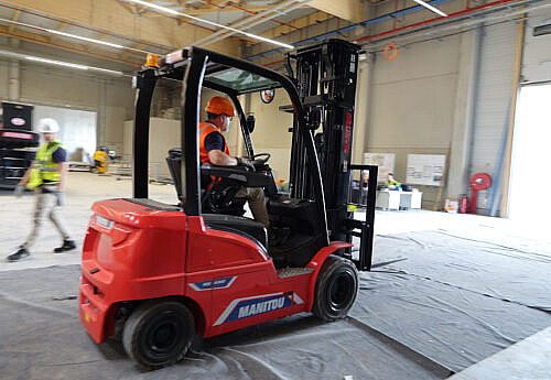 application_electric_forklift_truck_me_430_lift_range_manitou_023