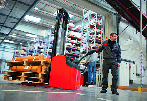 application_electric_stacker_es_6_manitou (1)